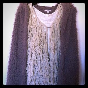 3 piece shirt. Warm sweater like material.